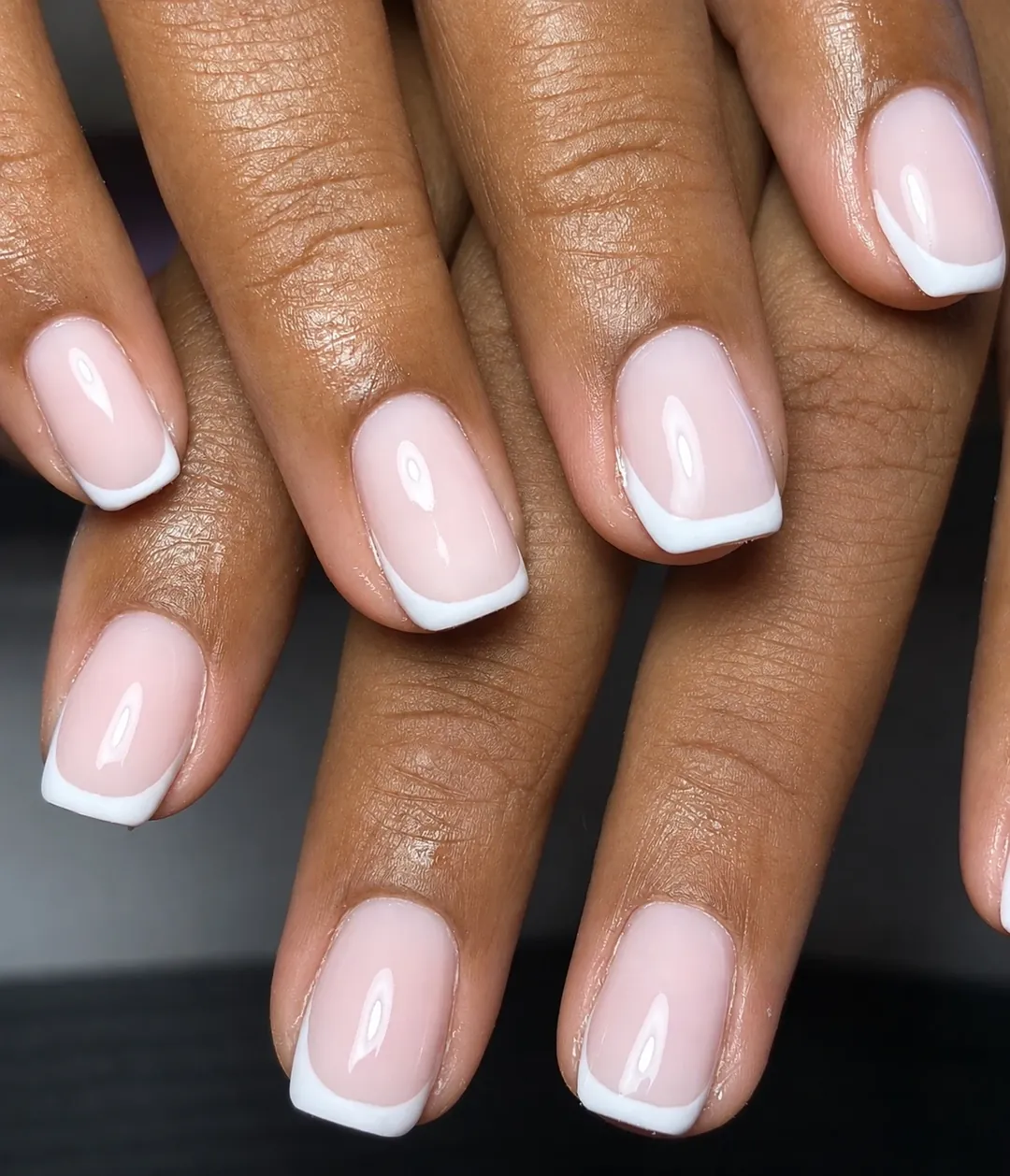 French manucure blanche classique sur ongles carrés